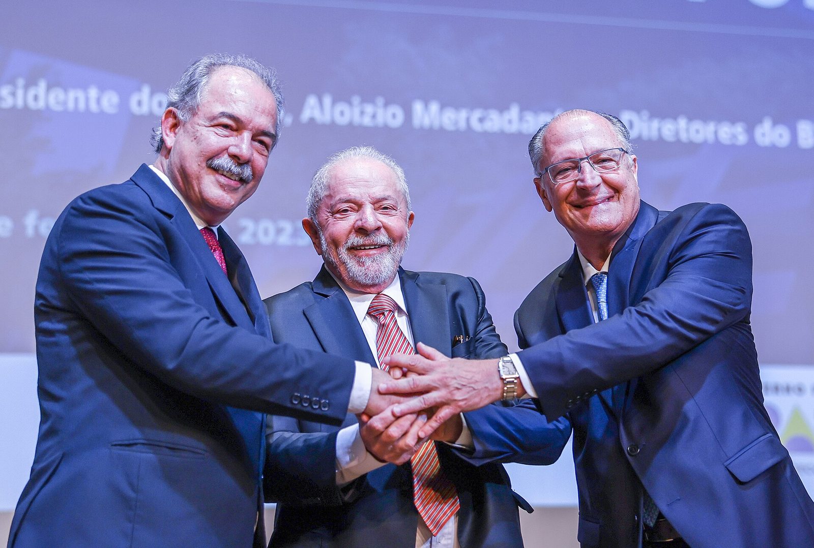BNDES eleva de R$ 150 mil para R$ 200 mil o teto do financiamento a taxistas