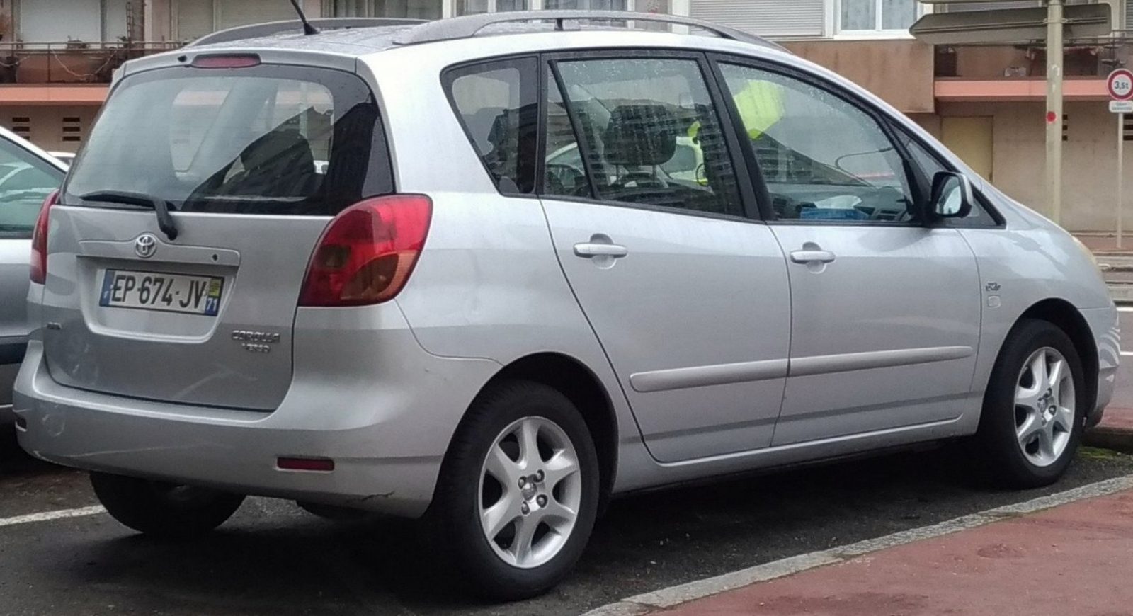 Carros usados perdem até 21% do valor no semestre com avanço dos chineses; Corolla