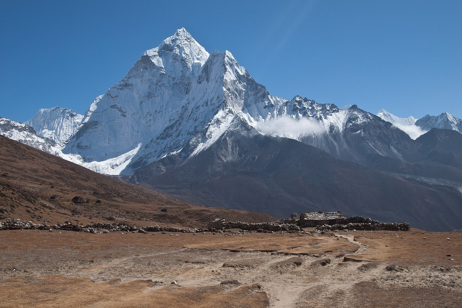 Famílias organizam funerais sem corpos no Nepal uma semana após a avalanche