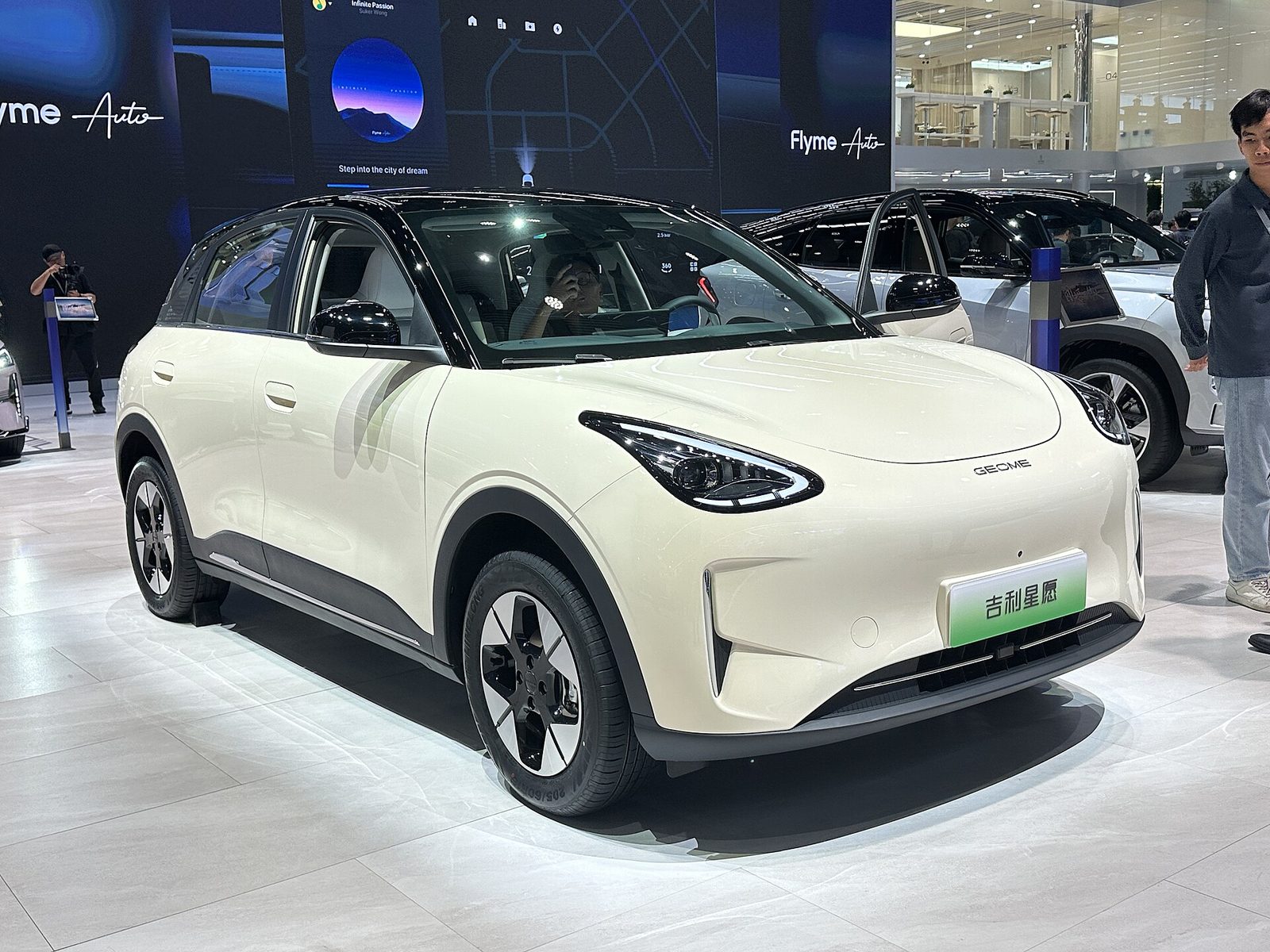 Geely inicia vendas diretas no Brasil com descontos de até 11% para pessoa jurídica no EX2 e no EX5
