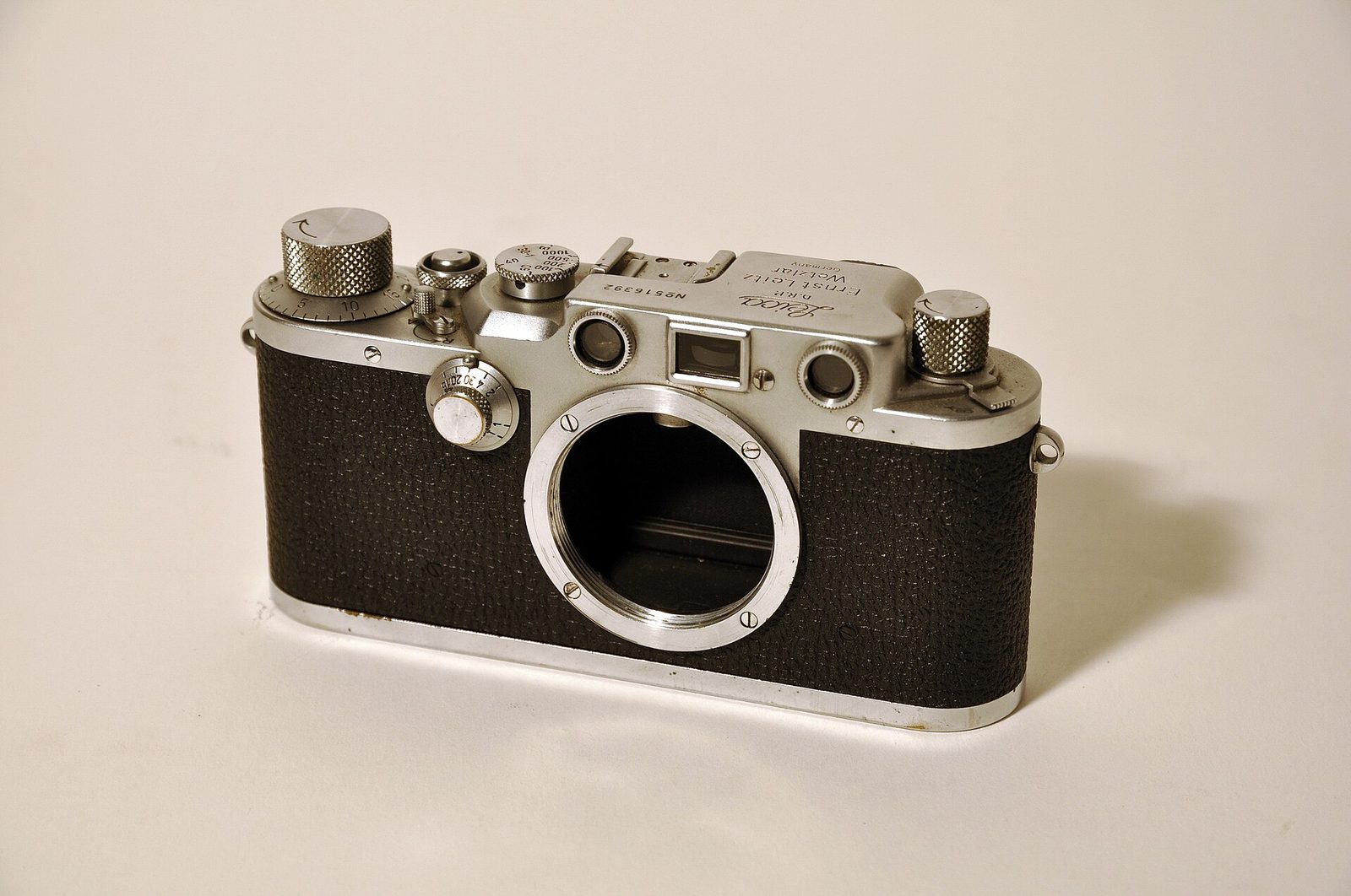 Leica relança a lente que a Marinha dos EUA encomendou para espionagem na Guerra Fria