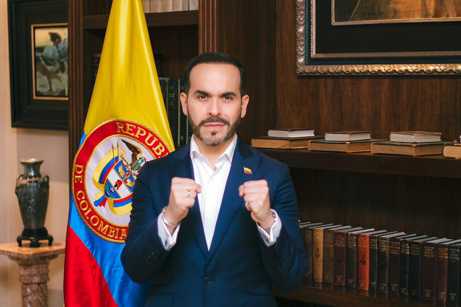 Presidente da Colômbia exibe 23 corpos em vídeo para celebrar operação contra guerrilha