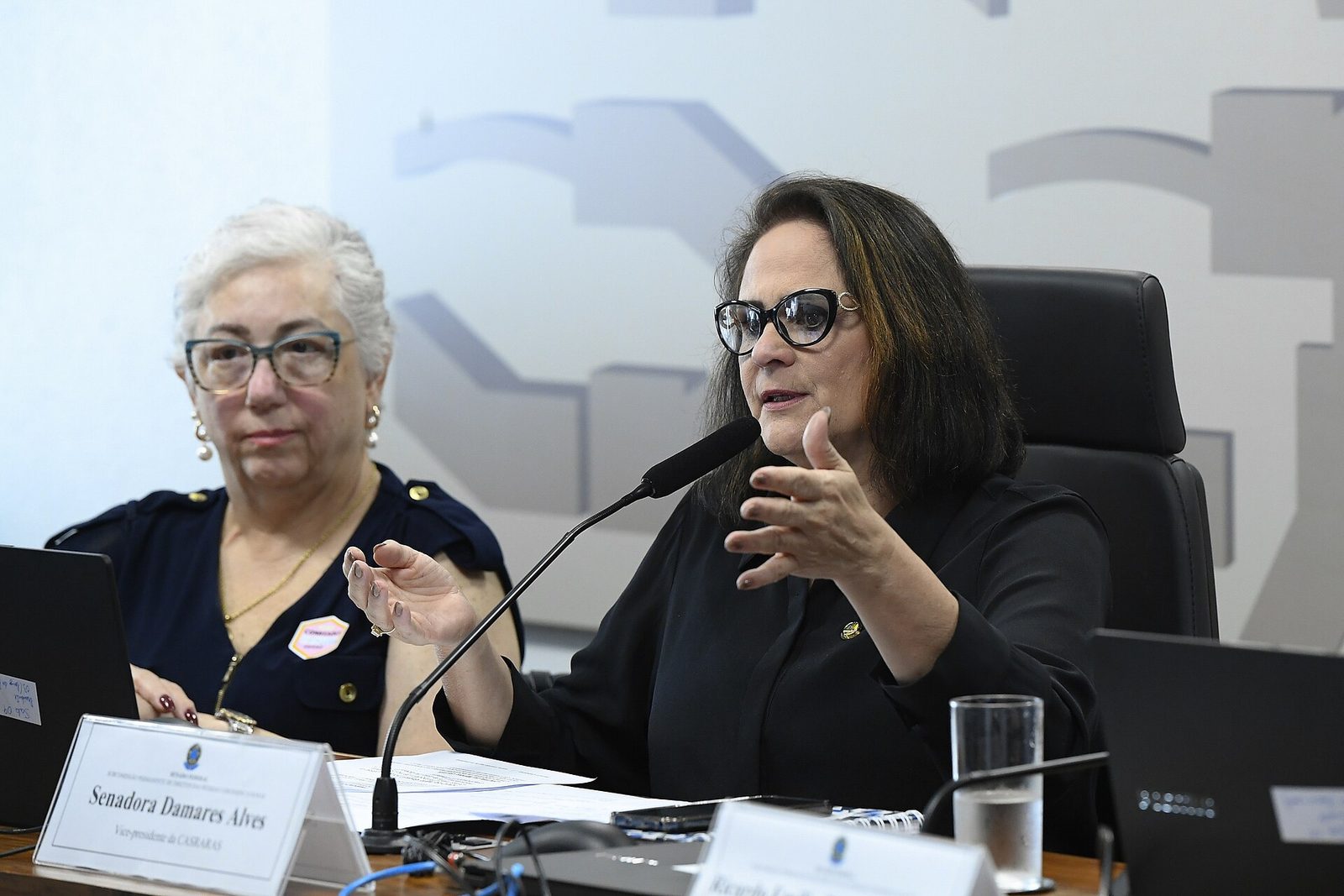 Senado aprova o fim da "taxa das blusinhas" e envia à sanção a medida provisória que zera