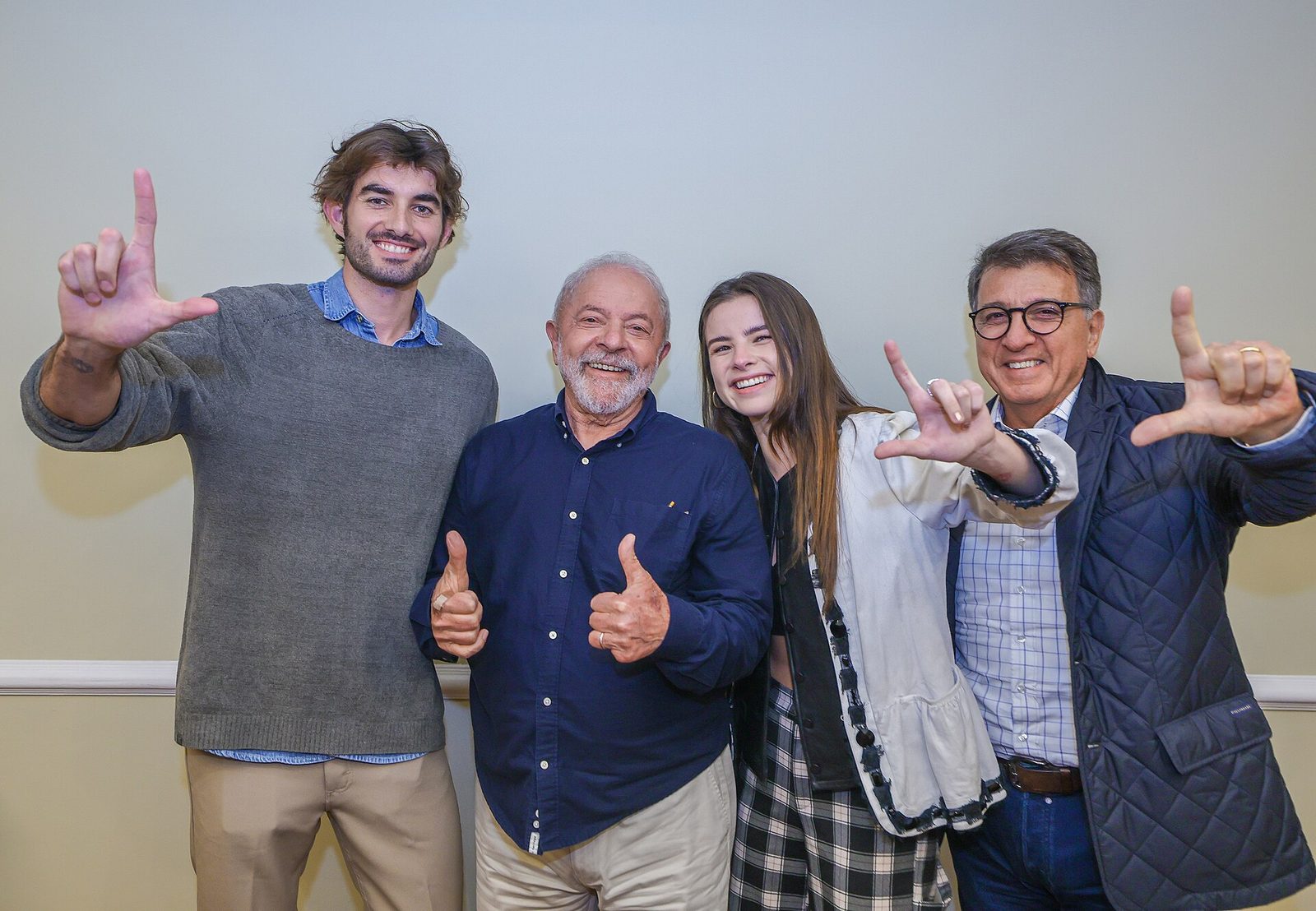 Lula usa a aprovação da PEC do fim da escala 6x1 na CCJ do Senado para desgastar Flávio Bolsonaro