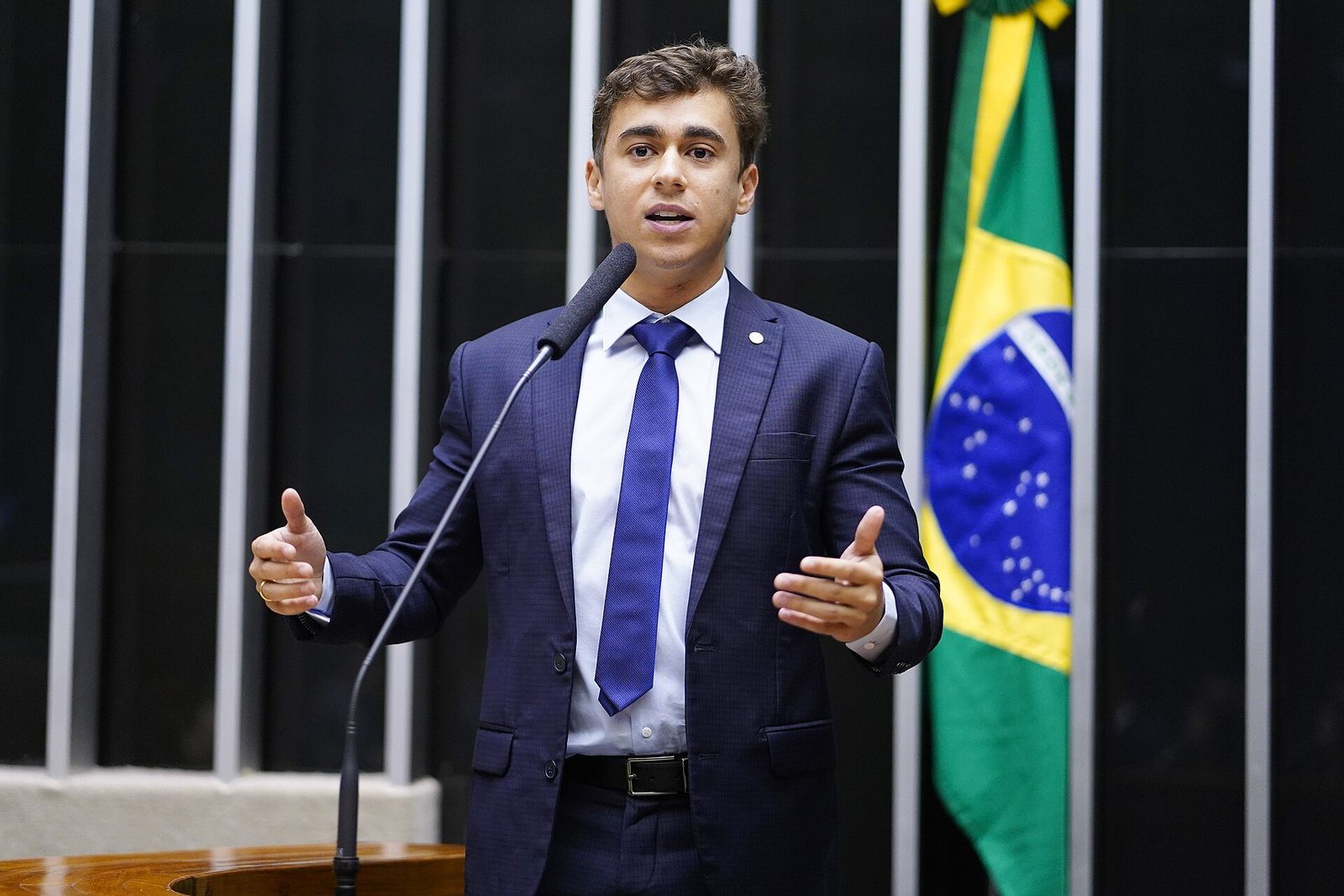 Nikolas Ferreira admite ter pedido ajuda a Daniel Vorcaro