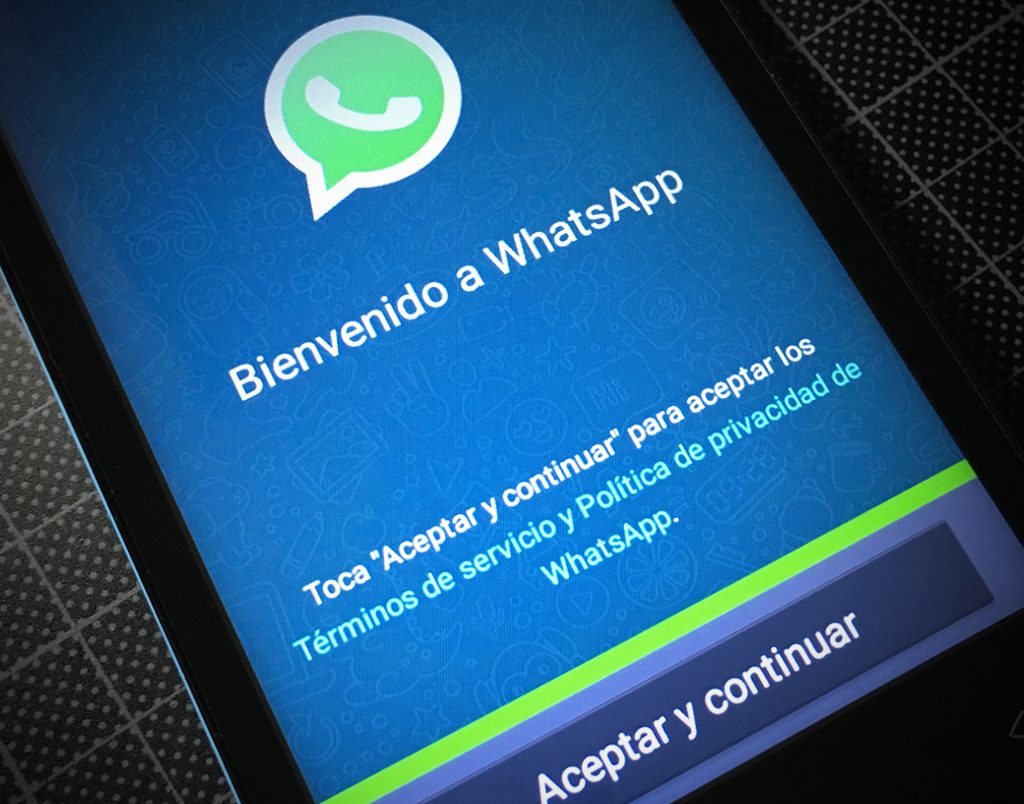 WhatsApp testa nova interface com transparência dinâmica no iPhone