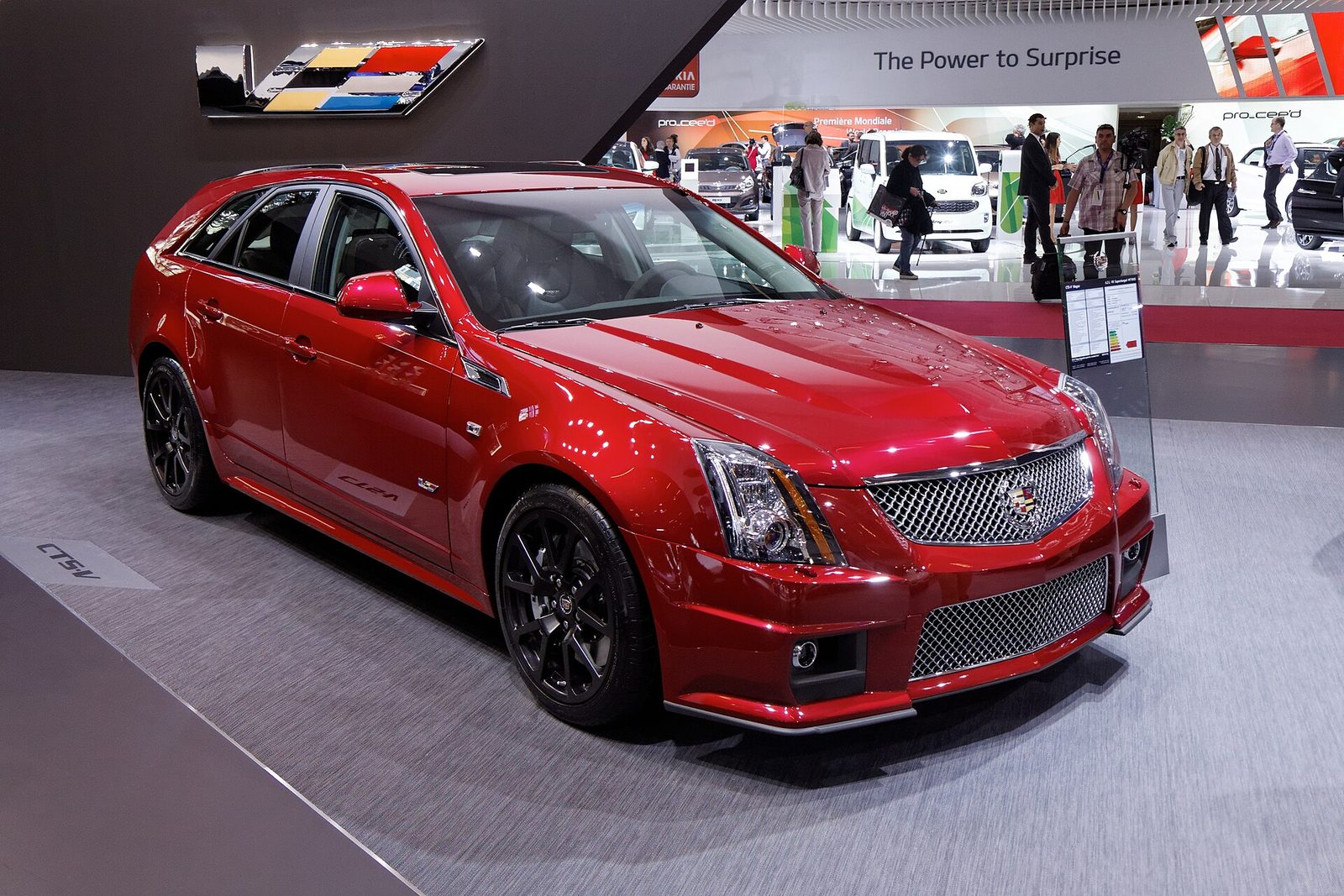 Cadillac abre pré-venda no Brasil em setembro com os SUVs elétricos Lyriq e Vistiq