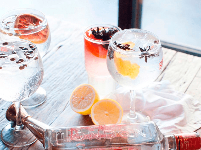 Saia do básico: 07 receitas de variações de gin tônica